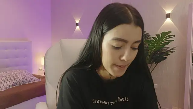 miagomezweb1 online show from 5, 11, 2025