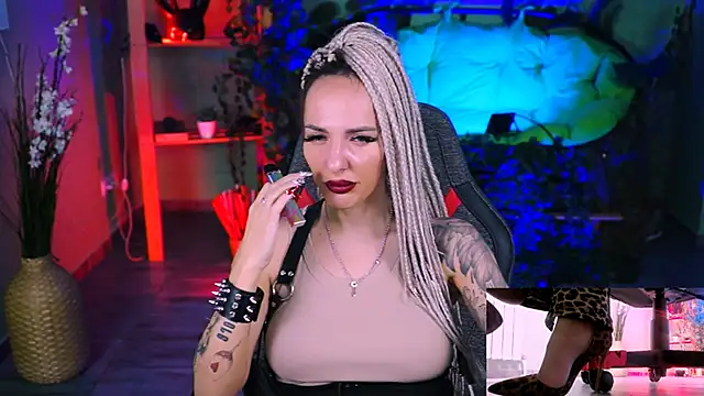 MonicaMaxwel online show from 4, 2, 2025