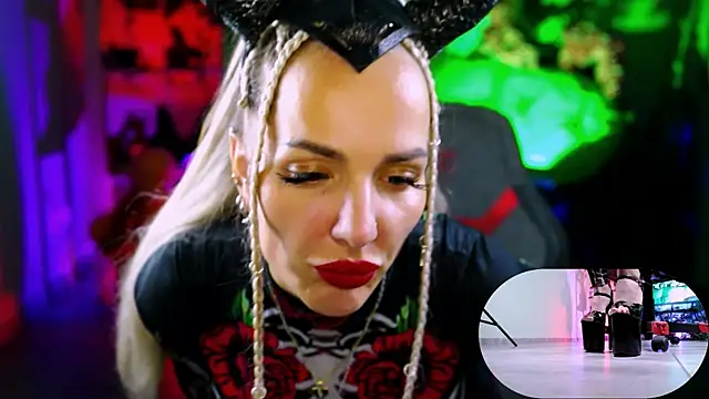 MonicaMaxwel online show from 31, 10, 2025