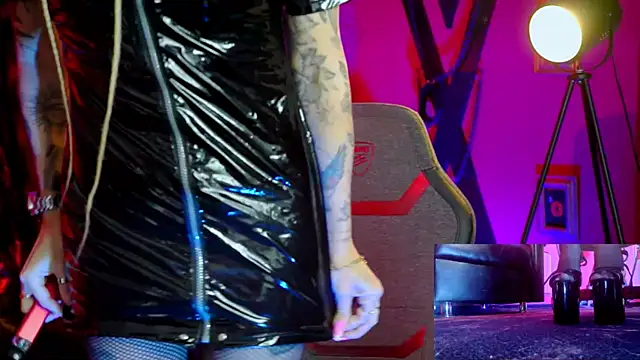 MonicaMaxwel online show from 2, 4, 2026