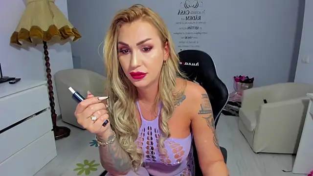 GlossyDiamondX online show from 5, 4, 2026