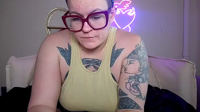 Snapshot of quinnmariexo chatting on 2, 2, 2026 quinnmariexo online show from 2, 2, 2026