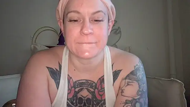 Snapshot of quinnmariexo chatting on 3, 2, 2026 quinnmariexo online show from 3, 2, 2026