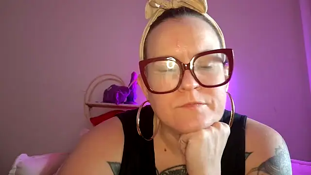 Snapshot of quinnmariexo chatting on 4, 2, 2026 quinnmariexo online show from 4, 2, 2026