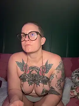 quinnmariexo online show from 17, 4, 2026