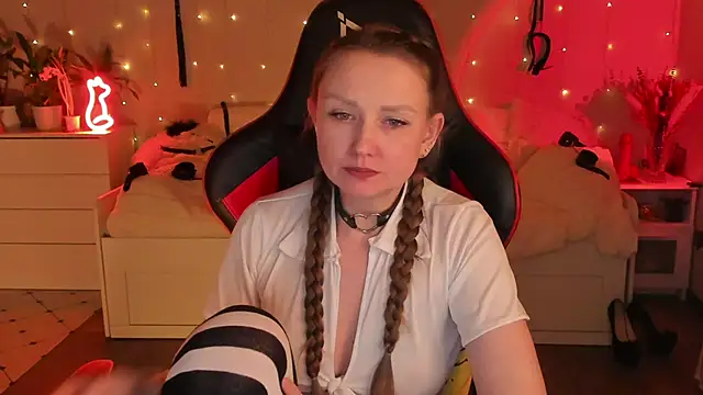 desperatehousewife   online show from 8, 3, 2025