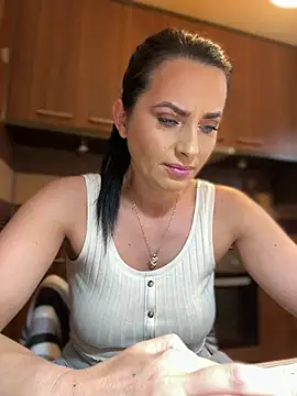 Hotmomcheckk  online show from 22, 1, 2025