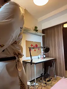 Hotmomcheckk  online show from 28, 11, 2025