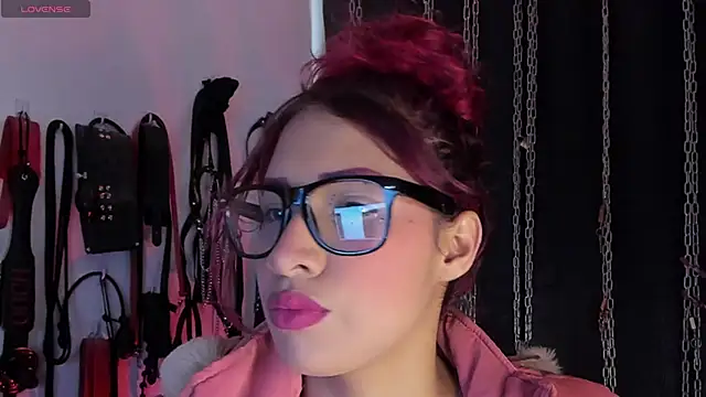 Snapshot of charrlotte_quinn chatting on 1, 7, 2026 charrlotte quinn online show from 1, 7, 2026