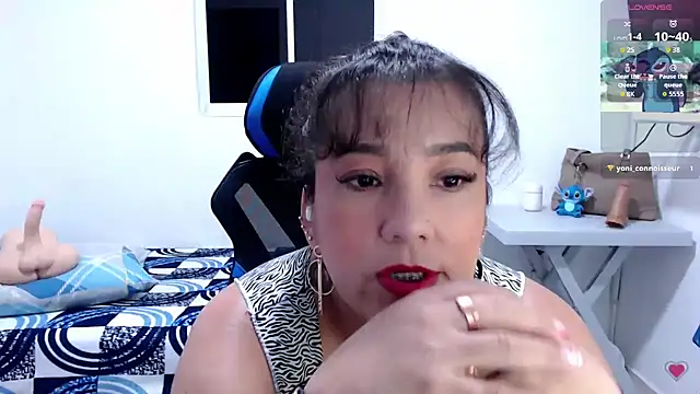 Snapshot of mom_hot__ chatting on 27, 4, 2026 mom hot online show from 27, 4, 2026