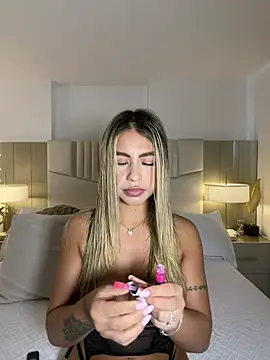  laura 02 online show from 21, 3, 2026