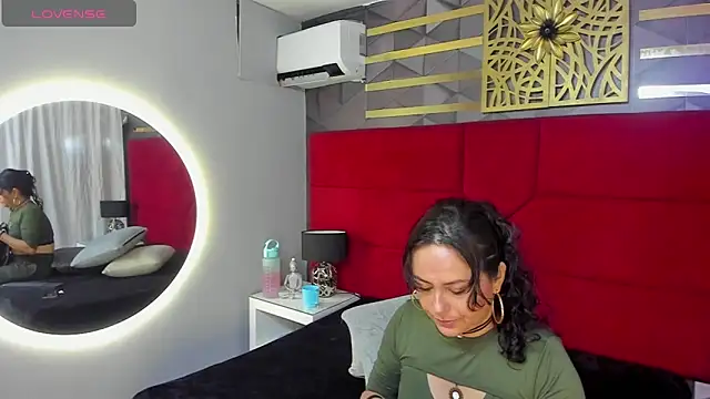 Snapshot of hanny_milf chatting on 11, 1, 2025 hanny milf online show from 11, 1, 2025