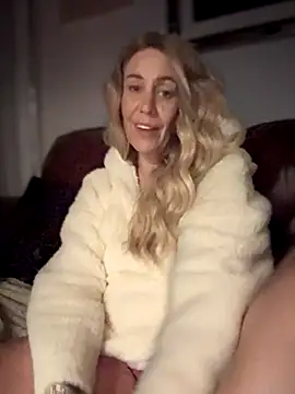 blondebitch2 online show from 29, 9, 2025