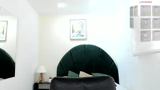  LaraMom  online show from 10, 4, 2026