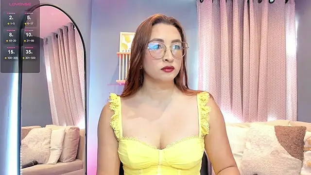 Snapshot of _LaraMom_ chatting on 9, 6, 2026 LaraMom online show from 9, 6, 2026