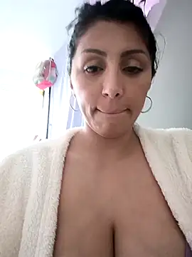 tiffani  love online show from 4, 11, 2025