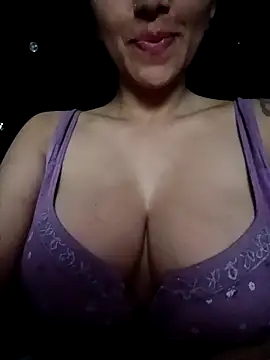 Snapshot of tiffani__love chatting on 21, 2, 2026 tiffani love online show from 21, 2, 2026