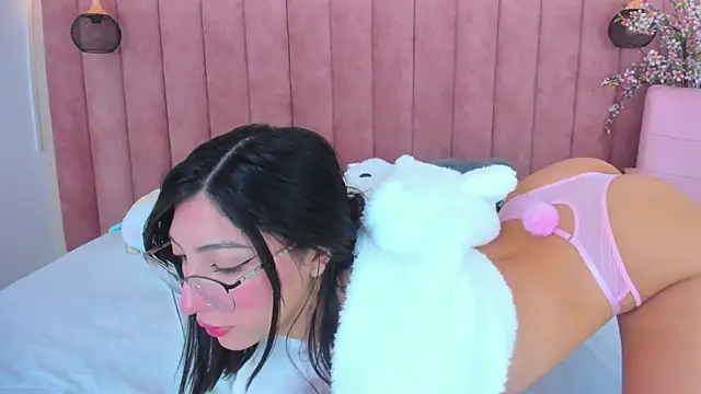 Snapshot of MarianaBranzz chatting on 12, 2, 2025 MarianaBranzz online show from 12, 2, 2025