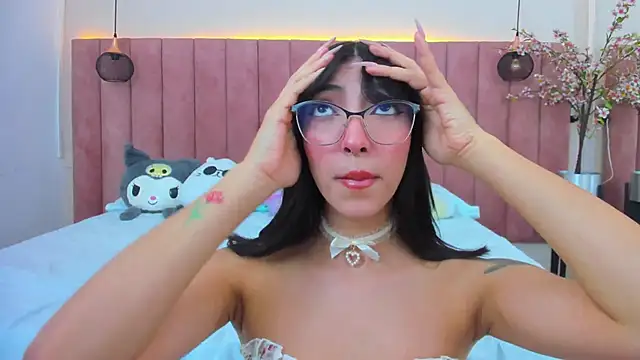 Snapshot of MarianaBranzz chatting on 24, 2, 2025 MarianaBranzz online show from 24, 2, 2025