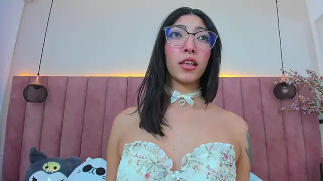 Snapshot of MarianaBranzz chatting on 25, 2, 2025 MarianaBranzz online show from 25, 2, 2025