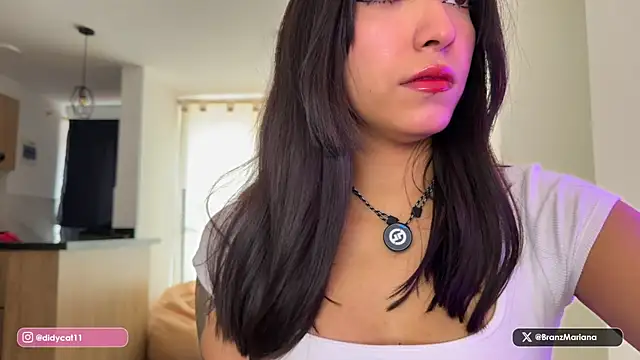 Snapshot of MarianaBranzz chatting on 8, 2, 2026 MarianaBranzz online show from 8, 2, 2026