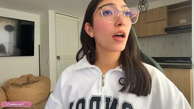 Snapshot of MarianaBranzz chatting on 26, 2, 2026 MarianaBranzz online show from 26, 2, 2026