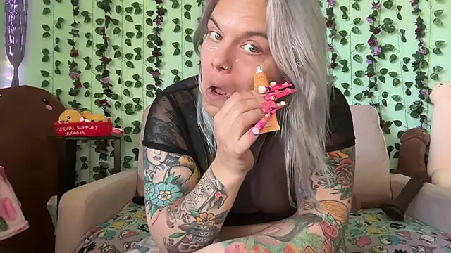 CherryBombBomb online show from 22, 6, 2026