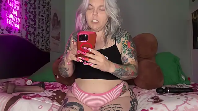 CherryBombBomb online show from 25, 6, 2026