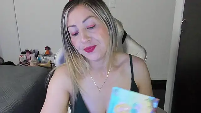 Andreina Suann online show from 6, 11, 2025