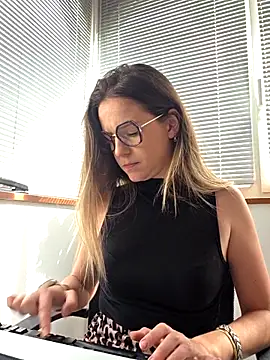 lucie mehott online show from 27, 4, 2026