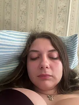Snapshot of itzcheyduh chatting on 4, 6, 2026 itzcheyduh online show from 4, 6, 2026