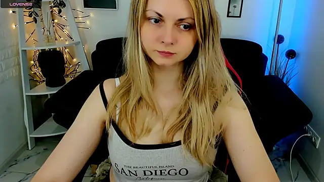 SmilingEmily  online show from 13, 3, 2025
