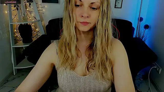 SmilingEmily  online show from 14, 3, 2025
