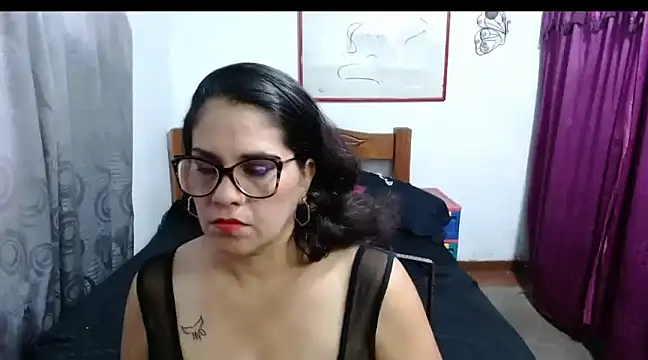Snapshot of Mistresskloe01 chatting on 16, 12, 2024 Mistresskloe01 online show from 16, 12, 2024