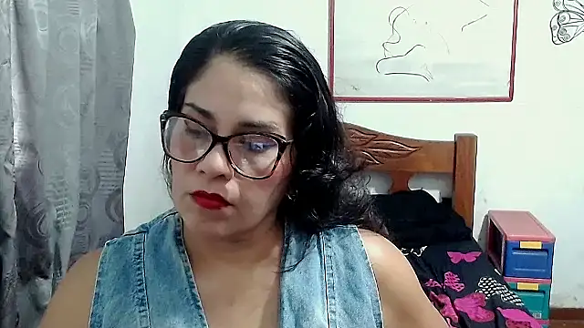 Snapshot of Mistresskloe01 chatting on 30, 9, 2025 Mistresskloe01 online show from 30, 9, 2025