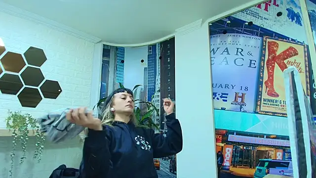 Naughty Kittenm online show from 5, 3, 2025