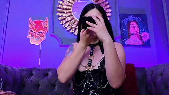 Julieta Russell online show from 18, 2, 2025