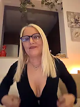 kikkastar online show from 17, 2, 2025