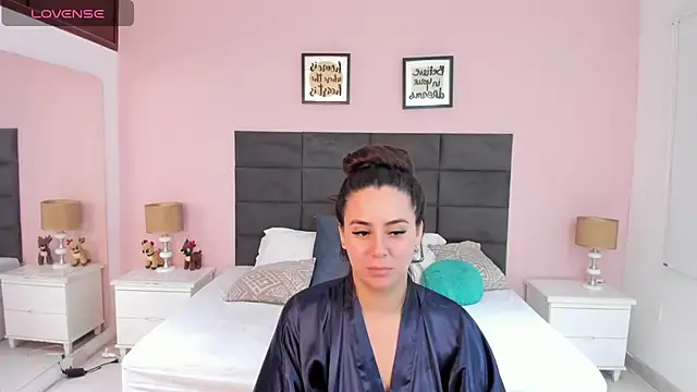 MadisonJenner online show from 29, 11, 2025