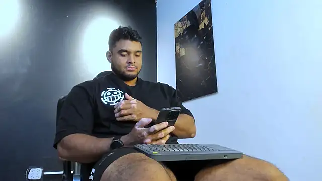 Snapshot of Big_furry_bear13 chatting on 6, 5, 2026 Big furry bear13 online show from 6, 5, 2026