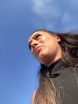 HotXMom online show from 10, 9, 2025