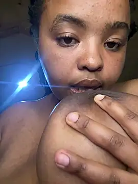 Snapshot of Linahlove chatting on 2, 3, 2025 Linahlove online show from 2, 3, 2025