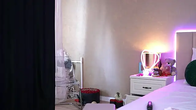 EvellineClaire online show from 25, 3, 2026