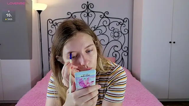 Ksuhesa online show from 10, 10, 2025