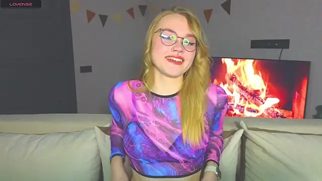 Snapshot of Aurora_Golden1 chatting on 2, 12, 2024 Aurora Golden1 online show from 2, 12, 2024