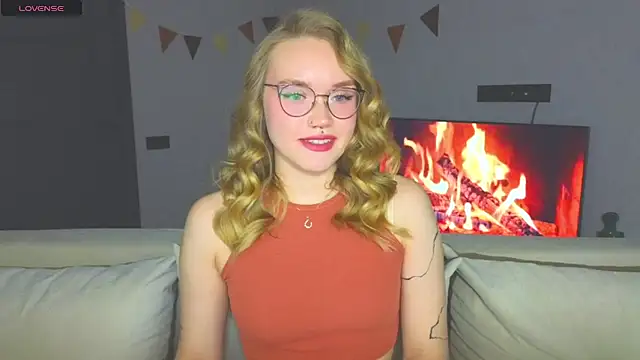 Snapshot of Aurora_Golden1 chatting on 4, 12, 2024 Aurora Golden1 online show from 4, 12, 2024