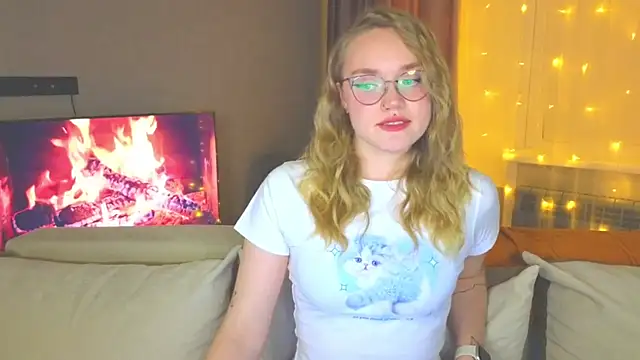 Snapshot of Aurora_Golden1 chatting on 12, 12, 2024 Aurora Golden1 online show from 12, 12, 2024