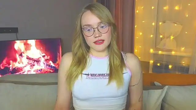Snapshot of Aurora_Golden1 chatting on 21, 12, 2024 Aurora Golden1 online show from 21, 12, 2024