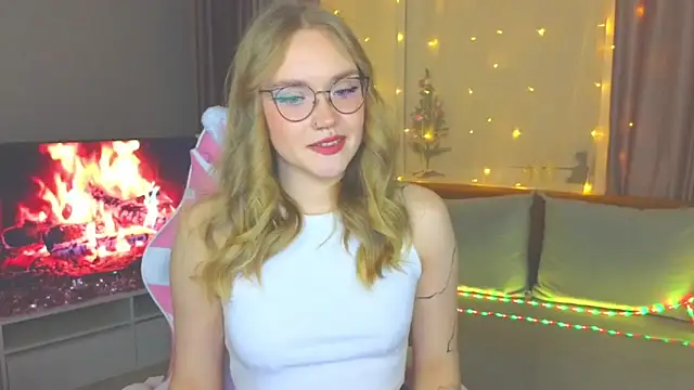 Snapshot of Aurora_Golden1 chatting on 5, 1, 2025 Aurora Golden1 online show from 5, 1, 2025