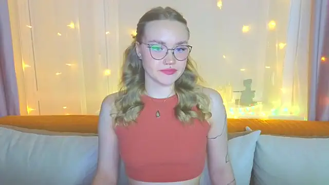 Snapshot of Aurora_Golden1 chatting on 2, 2, 2025 Aurora Golden1 online show from 2, 2, 2025